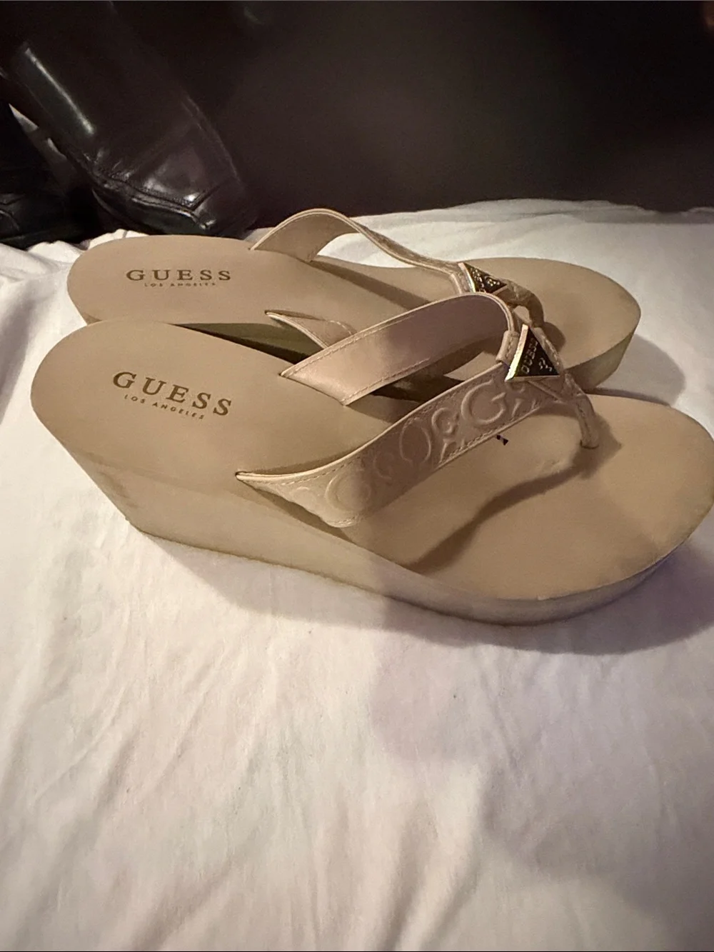 GUESS Beige Embossed Thong Sandals with Logo Triangle